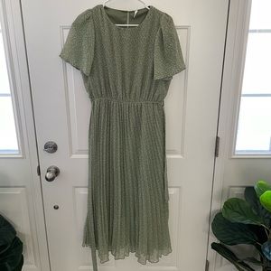 Pinkblush light olive leaf print maternity midi dress, medium